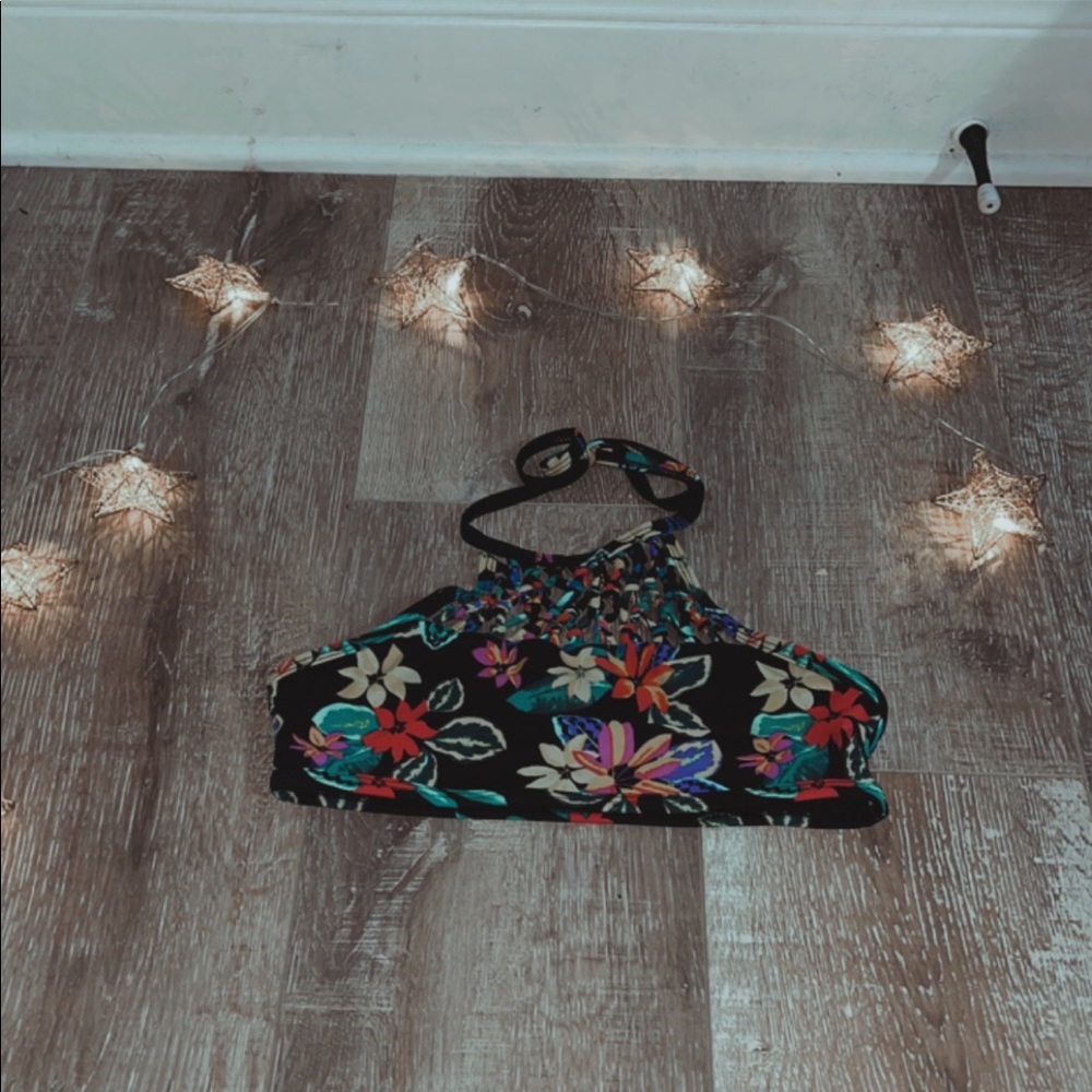 Black floral top with great quality!